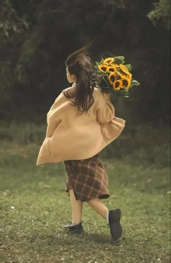 Hinh anh con gai buon mang lại nét dịu dàng và sâu sắc