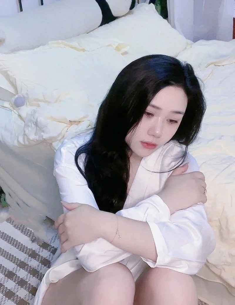 Hình hoạt hình cô gái buồn tạo nên cảm xúc chân thành và ý nghĩa