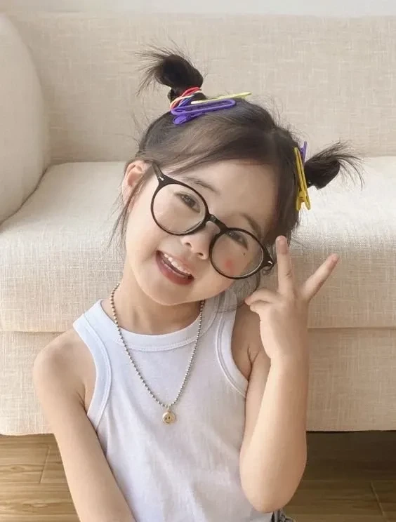 Hình ảnh bé gái dễ thương cho điện thoại dễ thương nhất, ngọt ngào