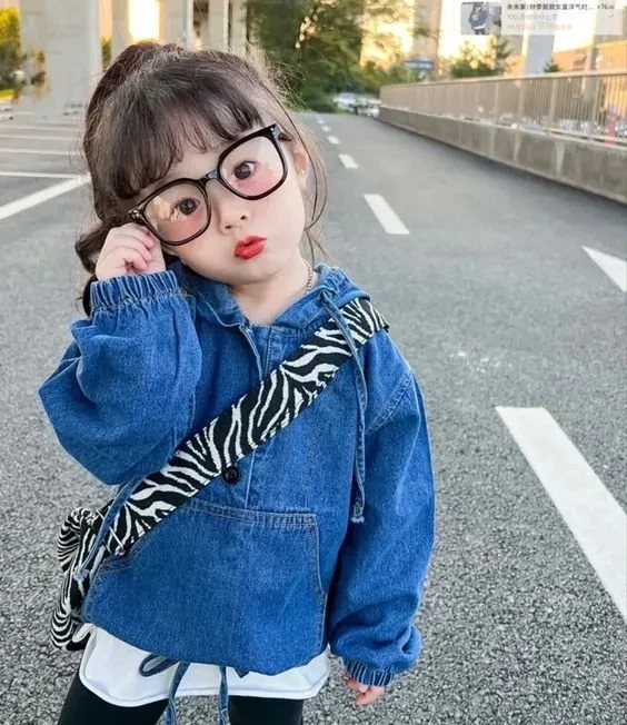 Tải hình ảnh em bé gái dễ thương cho máy tính, sắc nét và đẹp mắt
