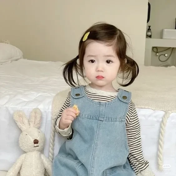 Hình ảnh em bé gái dễ thương miễn phí cho điện thoại và máy tính