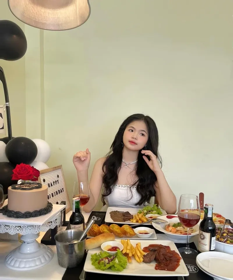 Ảnh gái đẹp 2k9 gây ấn tượng với vẻ đẹp trong sáng, thuần khiết