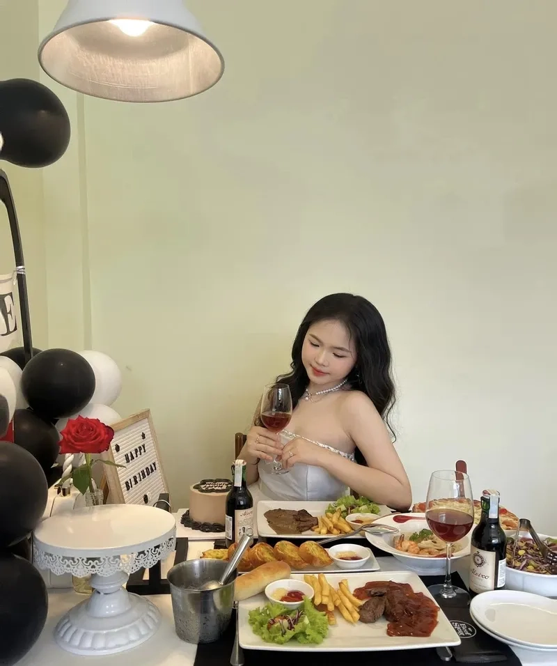 Ảnh gái xinh tóc ngang vai 2k9 với vẻ đẹp dịu dàng, thanh thoát