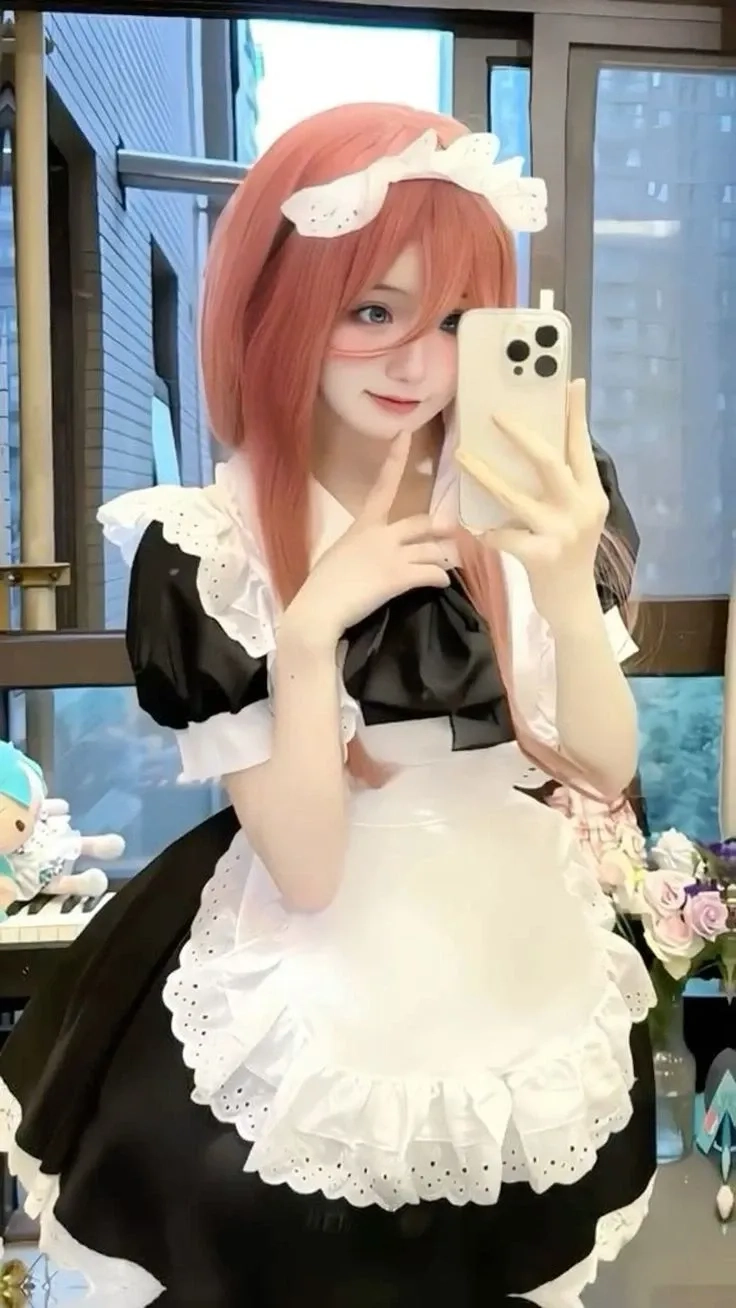 Ảnh cosplay Belle (Beauty and the Beast) luôn thu hút với vẻ đẹp dịu dàng