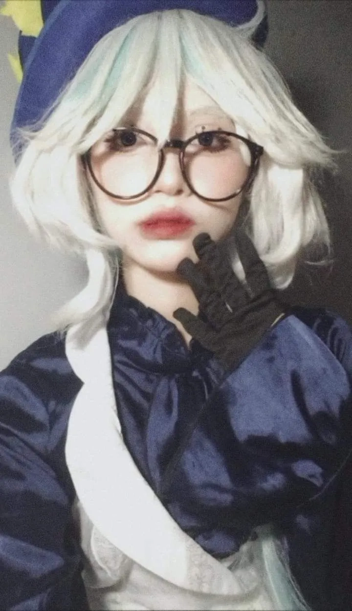 Ảnh cosplay Alice (Alice in Wonderland) toát lên sự đáng yêu và ngây thơ