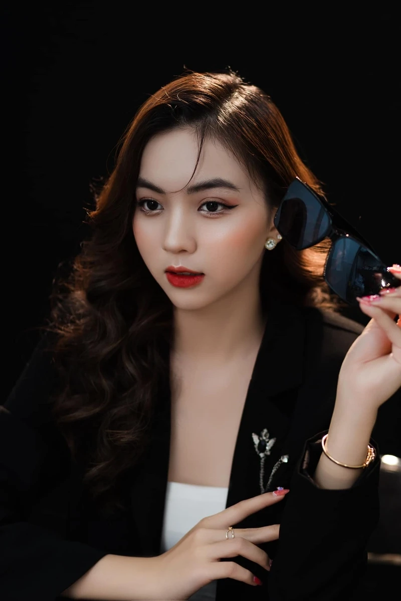  Ảnh gái đẹp với makeup nghệ thuật làm nổi bật nét sáng tạo độc đáo