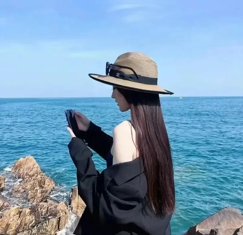 Avatar hình con gái với ánh sáng hài hòa và nét tươi trẻ