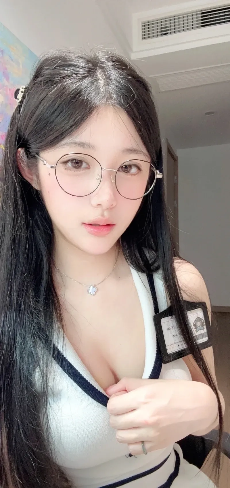 Avatar con gái cute với biểu cảm dễ thương và ánh mắt tươi sáng