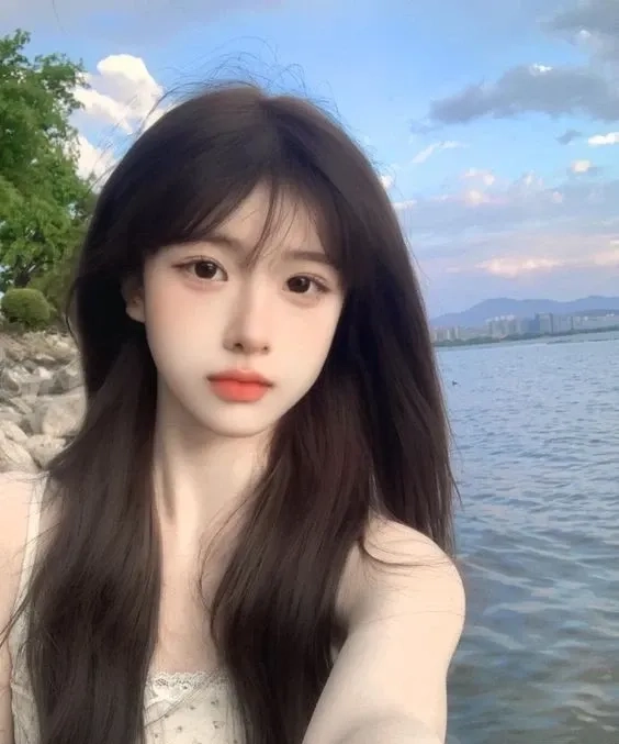 Ảnh Bae Suzy luôn thu hút sự chú ý với thần thái đầy cuốn hút