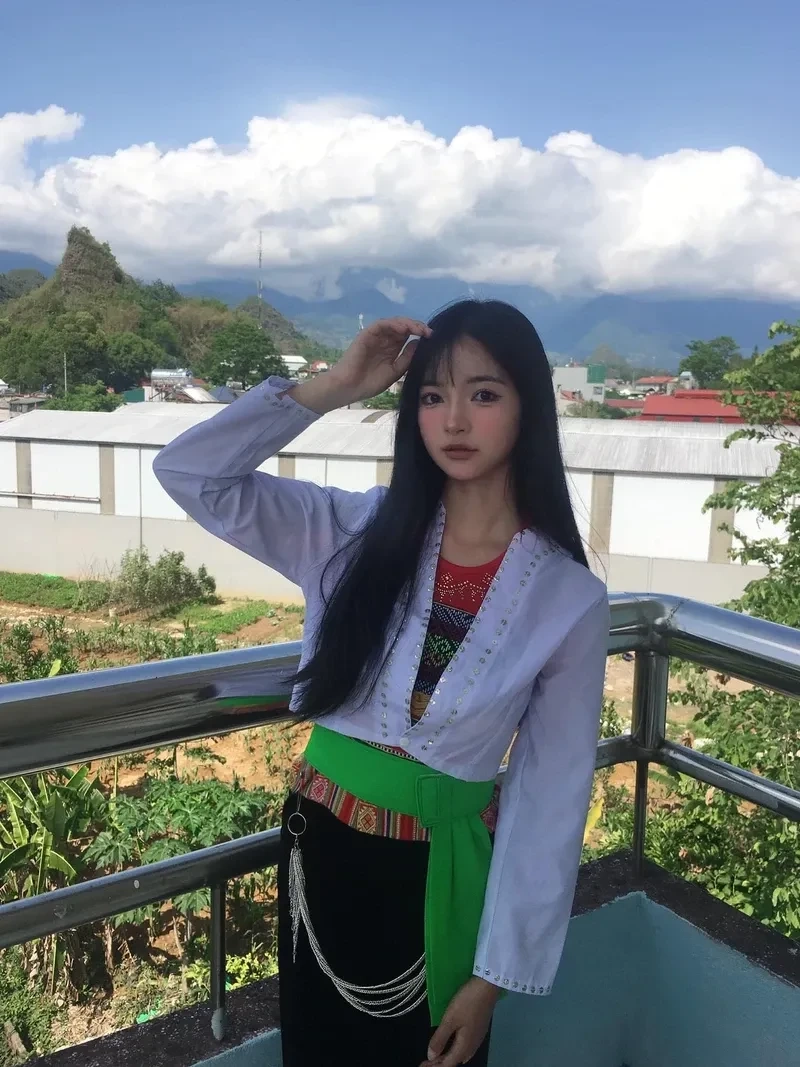 Ảnh 2k6 nữ thể hiện phong thái trẻ trung và tươi sáng