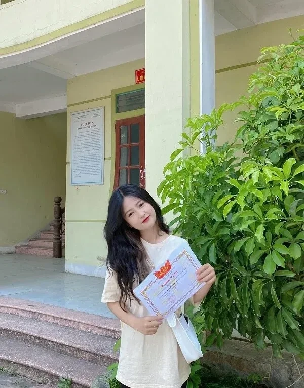 Hình ảnh gái xinh lớp 10 ghi lại nét đẹp trong trẻo và tự nhiên