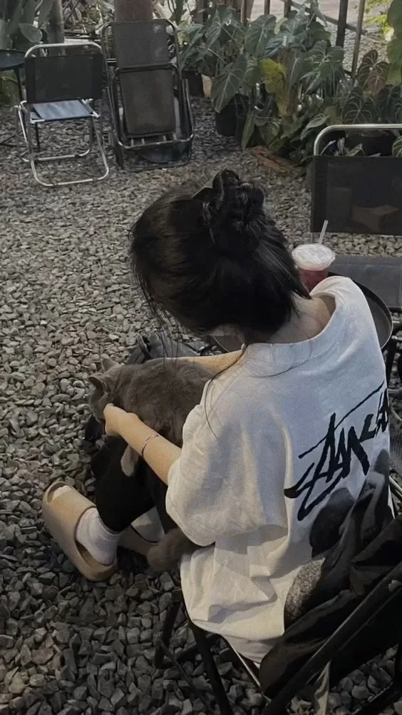 Tải hình ảnh gái k7 đeo kính, phong cách mạnh mẽ và thu hút