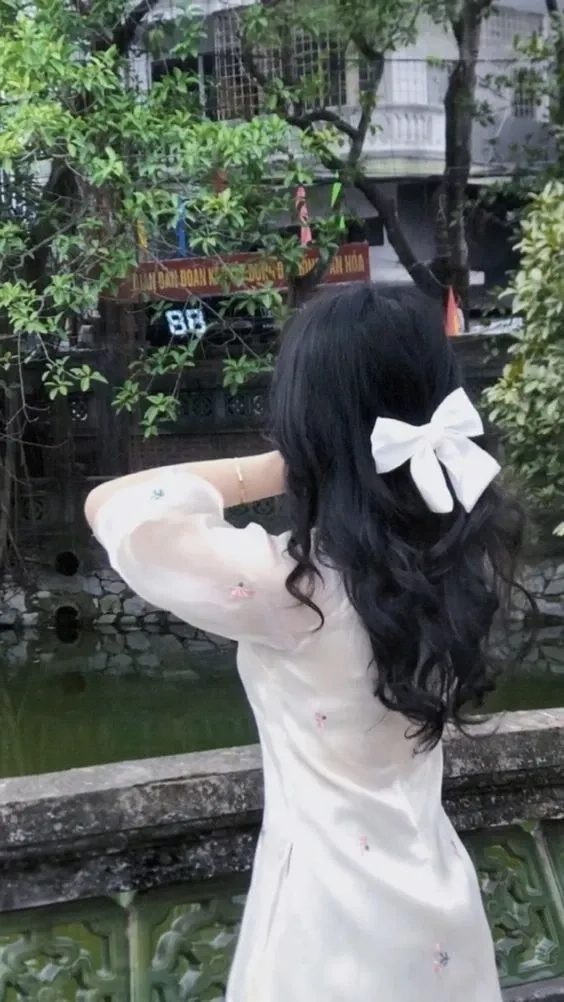 Hình nền gái k7 đeo kính HD, sắc nét và dễ thương tuyệt vời