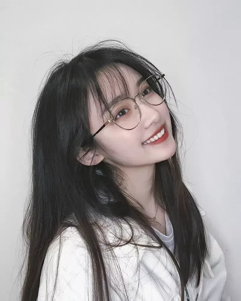 Anh gái k8 thể hiện nét đẹp tự nhiên và trẻ trung