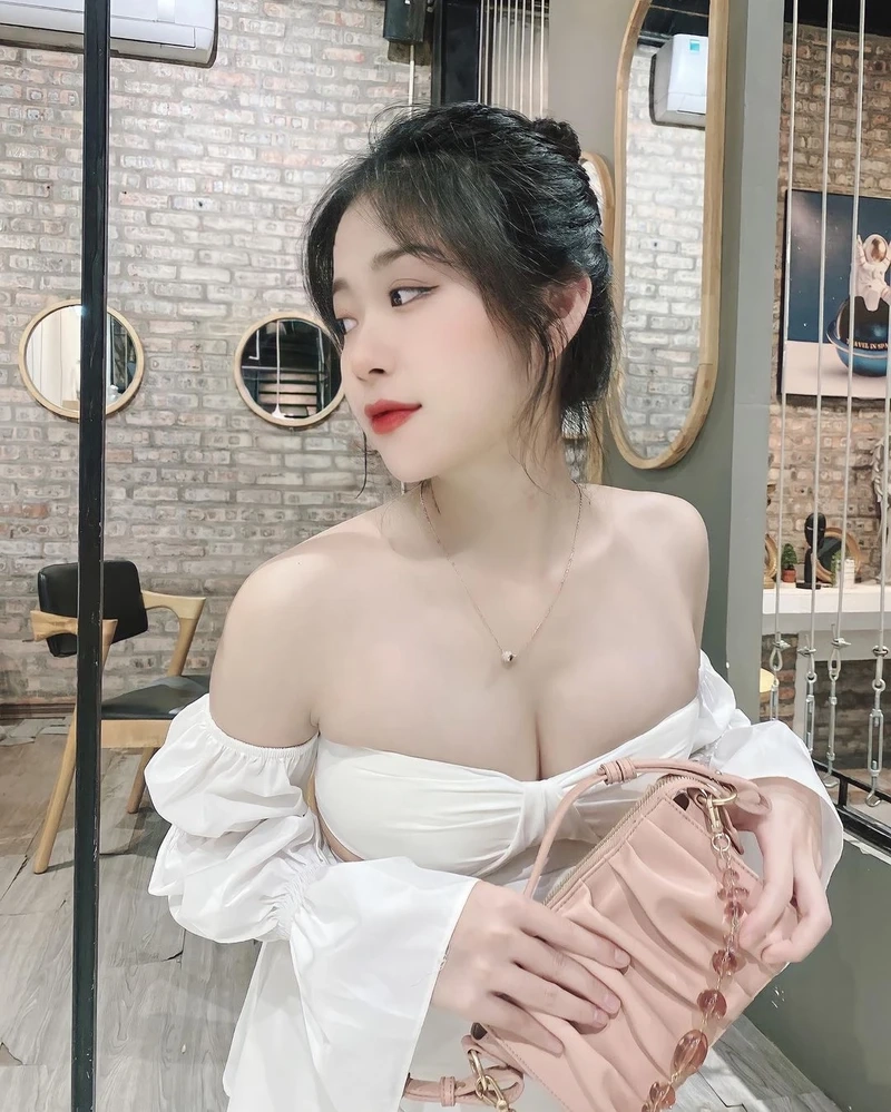 Anh con gai cute với đôi mắt trong sáng và nụ cười rạng ngời