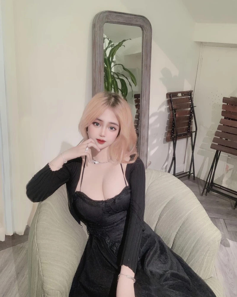 Anh xinh cute với vẻ đẹp tự nhiên, nụ cười tỏa sáng đầy quyến rũ