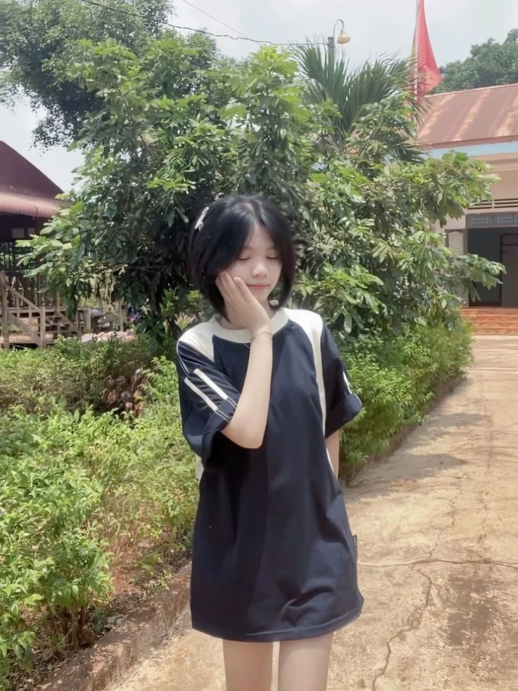 Gái quê xinh đẹp làm nổi bật nét duyên dáng và sự nhẹ nhàng