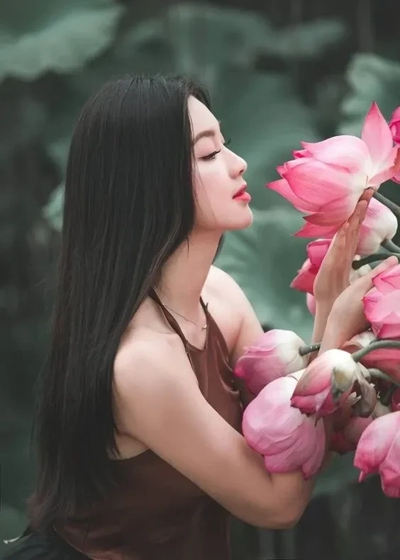 Ảnh gái gơn phố làm nổi bật thần thái tự tin và năng động