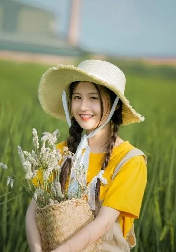 Gái xinh quyến rũ dạo phố với sự tự tin và nét đẹp hài hòa