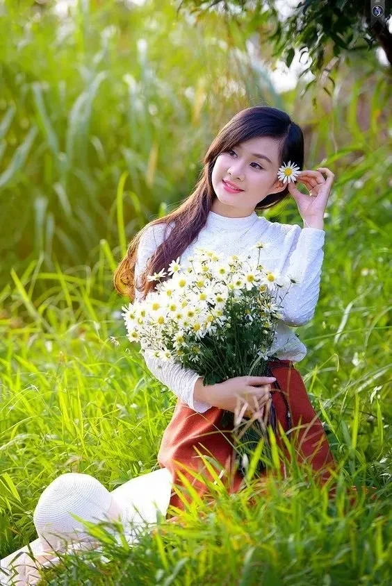 Gái xinh tóc dài layer dễ thương với thần thái tươi sáng và năng động