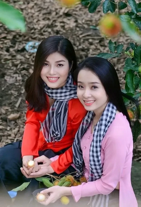 Hình ảnh gái xinh mặc váy ngắn với nét trẻ trung và duyên dáng