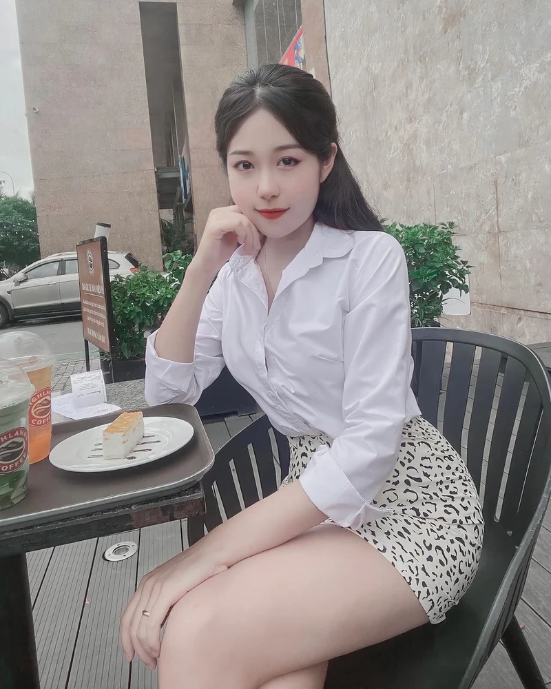 Hình ảnh hot girl Trung Quốc cá tính nổi bật giữa đám đông