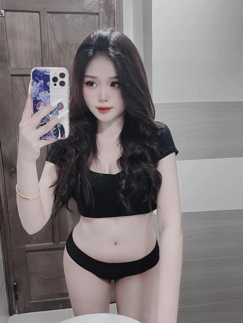 Gái xinh bikini sexy với thân hình quyến rũ và thần thái tự tin