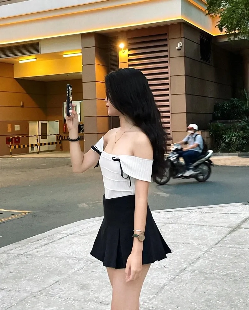 Con gái cute ảnh gái xinh tóc ngắn đeo kính tạo cảm giác hiện đại