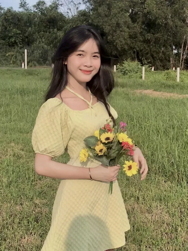 Anh mang gai xinh thể hiện nét đẹp dịu dàng và gần gũi