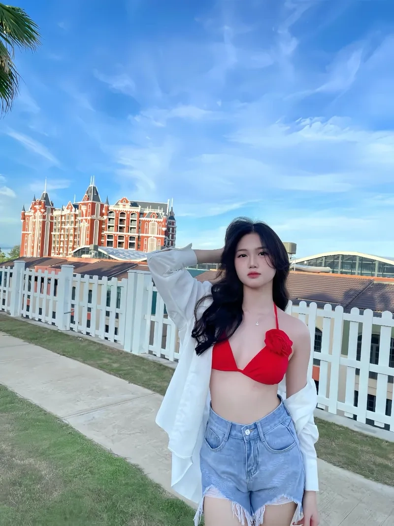 Chụp ảnh trước gương nữ tạo nên sự gần gũi và tự nhiên