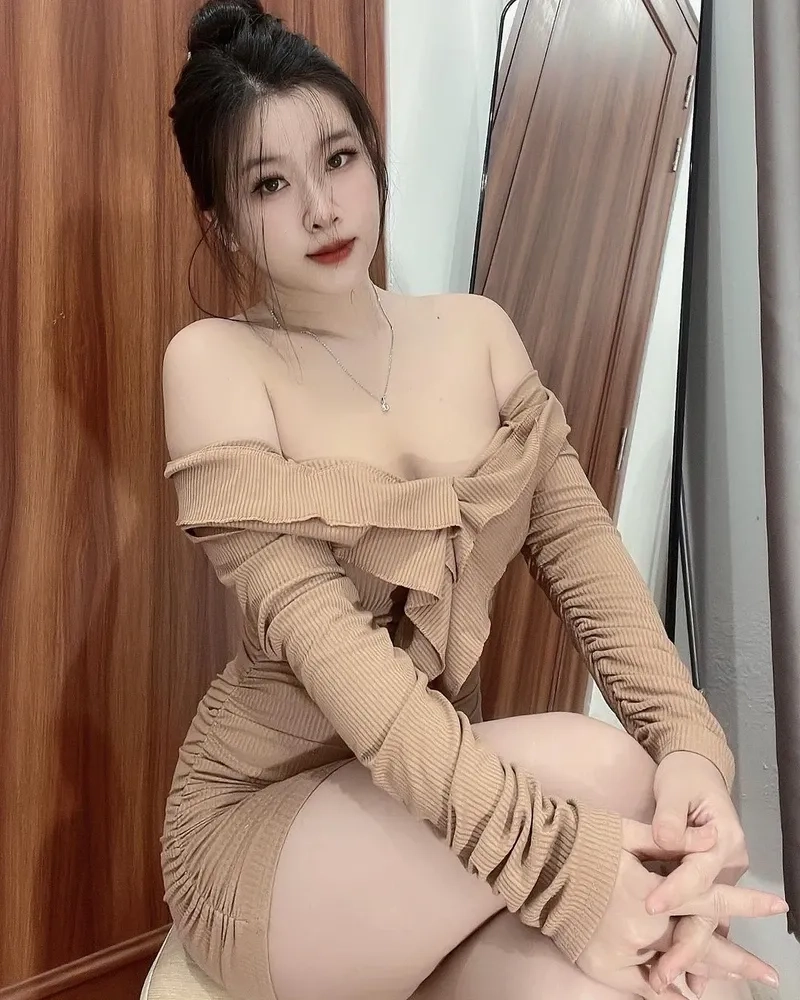 Gái chụp ảnh trước gương ghi lại sự tự nhiên và trẻ trung