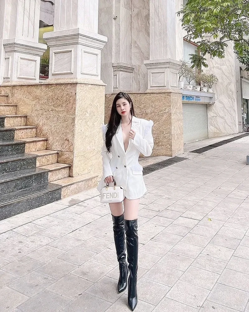 Ảnh dáng gái xinh che mặt với nét bí ẩn và thu hút ánh nhìn