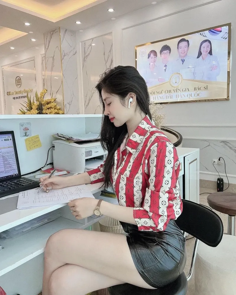 Ảnh gái xinh chụp cận mặt thể hiện nét đẹp tự nhiên và dịu dàng