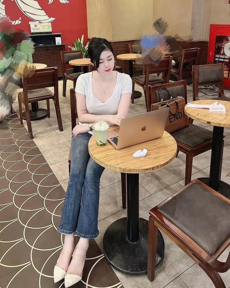 Cách tạo dáng chụp ảnh 1 mình giúp ghi lại những khoảnh khắc đẹp