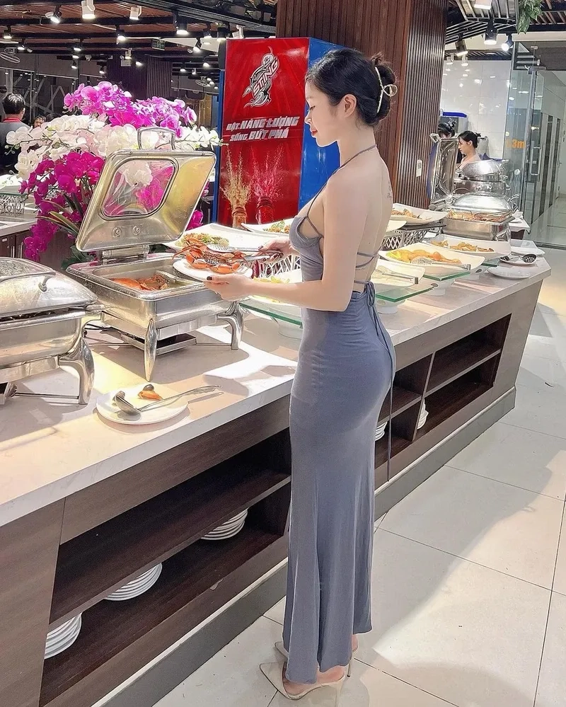 Ảnh dáng xinh thể hiện sự dịu dàng và cuốn hút của nhân vật