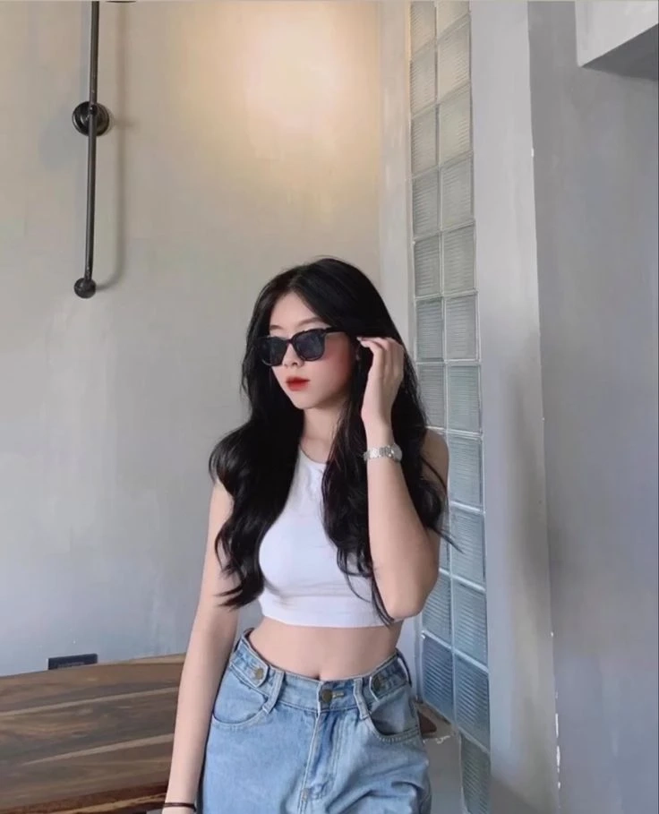 Gái xinh mang kính với nét đẹp nổi bật và dễ mến