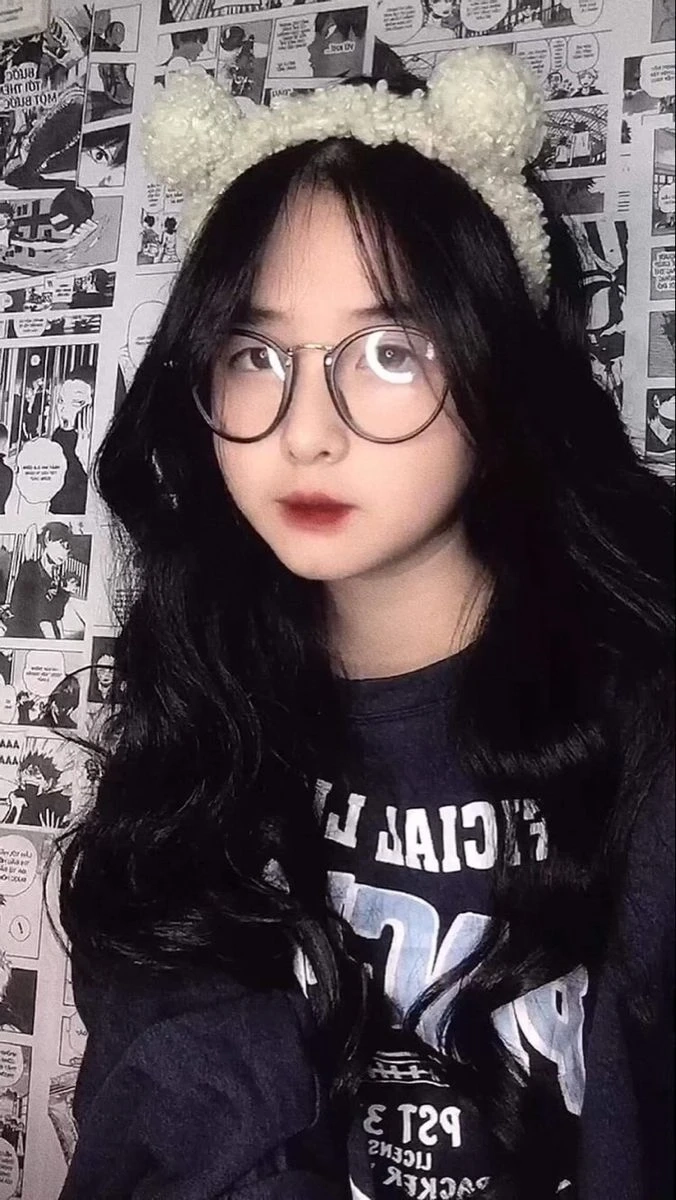 Gái xinh đeo kính cute mang lại sự dễ thương và gần gũi