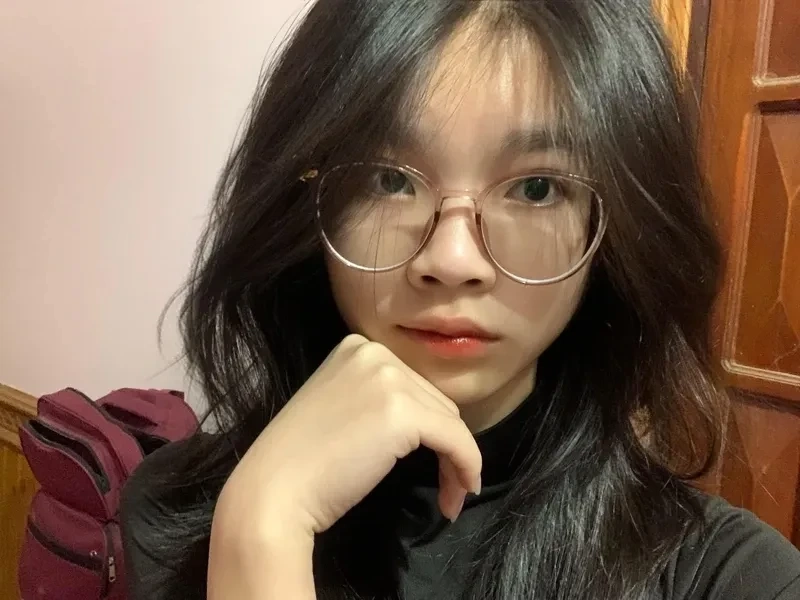 Ảnh gái xinh mạng thu hút bởi nụ cười rạng rỡ và ánh mắt sáng