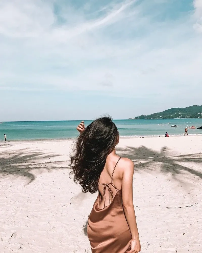 Con gái cute ảnh gái xinh tóc ngắn đeo kính với thần thái dịu dàng