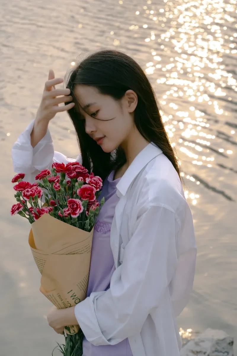 Hình nền gái xinh 4k cho máy tính dễ thương, tạo không gian dễ chịu và dễ thương