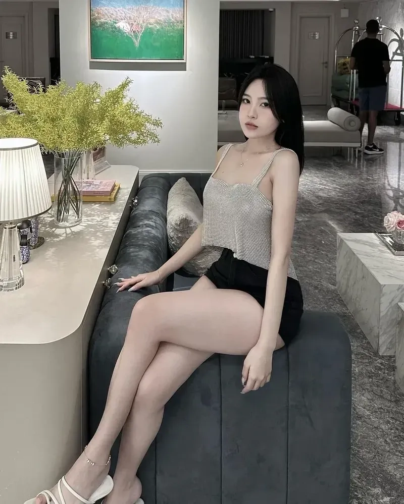 Hình nền gái xinh 4k dễ thương, tạo không gian dễ chịu và tươi mới