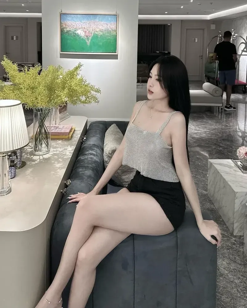 Hình nền gái xinh 4k chất lượng cao, giúp màn hình của bạn sắc nét hơn