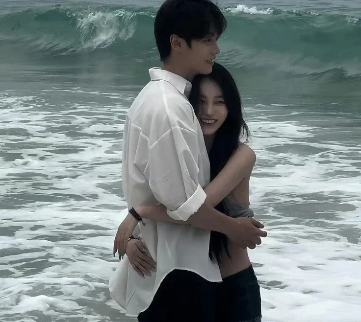 Tải hình ảnh ôm người yêu, ngọt ngào và lãng mạn cho mọi người