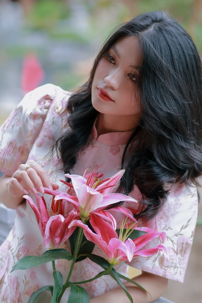 Ảnh avatar gái xinh thể hiện sự dịu dàng và rạng rỡ