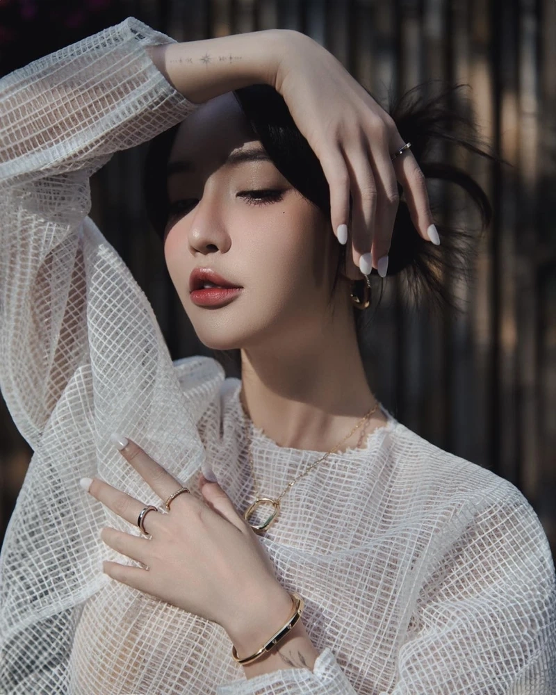 Tuyển tập Bích Phương bao gồm các bài hát đặc sắc của cô