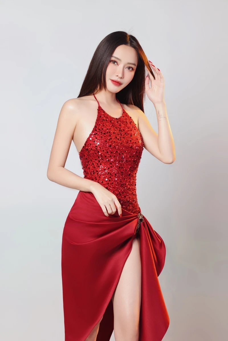 Ca sĩ Bích Phượng nổi bật với những bài hát cảm động