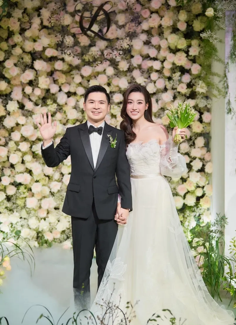 Đỗ Quang Vinh và Đỗ Mỹ Linh cùng chia sẻ hạnh phúc trong đám cưới