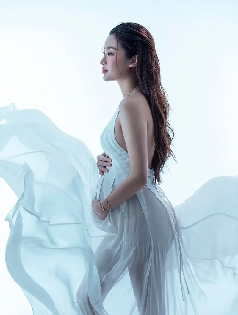 Hoa hậu Đỗ Mỹ Linh hát trong đám cưới, khoảnh khắc xúc động