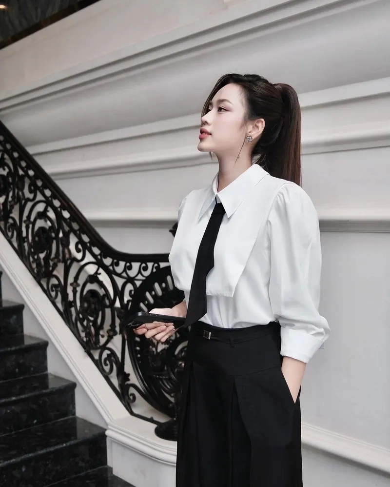 Đỗ Thị Hà mặc bikini ghi điểm với thần thái tươi trẻ và cuốn hút