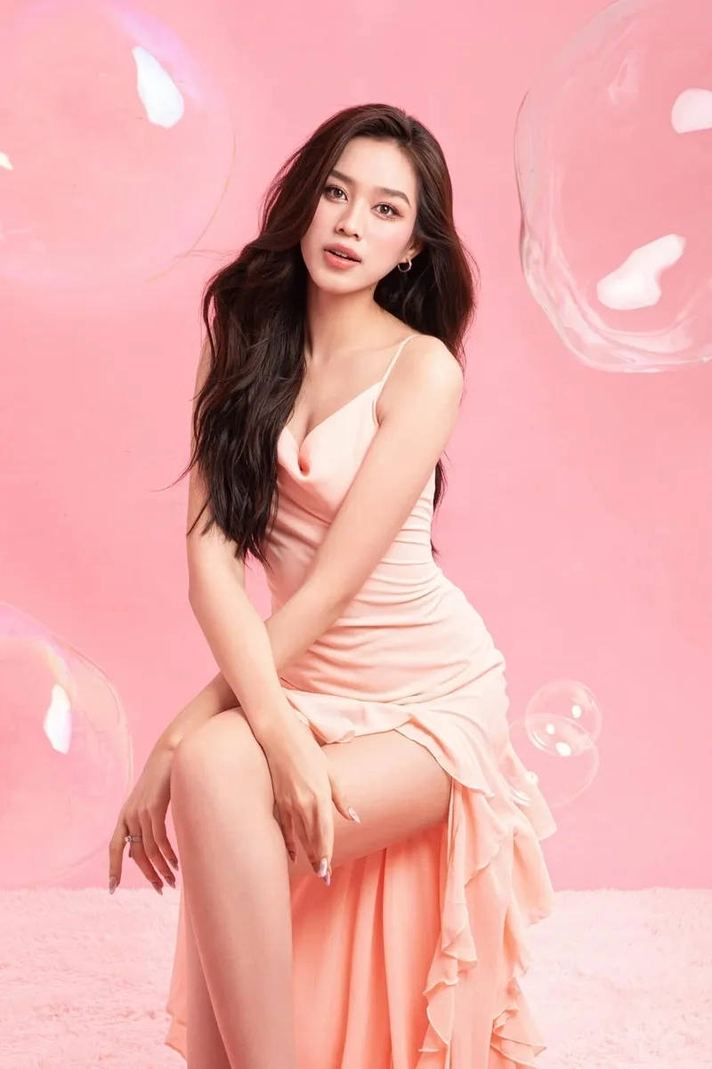 Đổ Thị Hà bikini luôn thu hút sự chú ý bởi vẻ rạng ngời